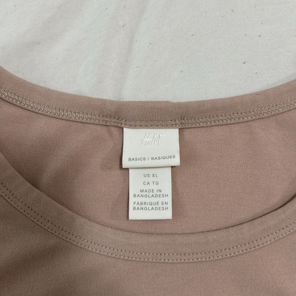 H&M basic tee - Picture 2 of 2